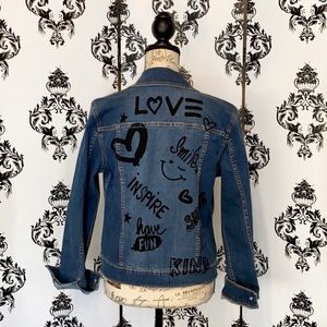 🍀 NWT! Super Cute Graffiti Writing Jean Jacket!